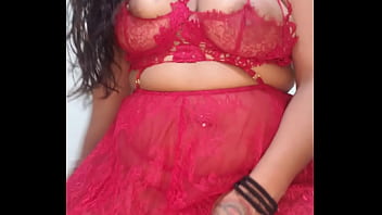 SOLO PARA FETICHISTAS  masturb&aacute_ndome con lencer&iacute_a de encaje color rojo