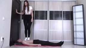 Aisha - sneakers trampling 4K