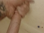 Jack off in the bath