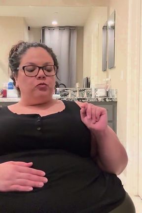 Plump Paradise: Snack N Chat