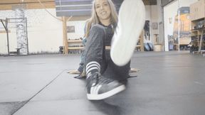 Jerk off at the gym to my socks, shoes and bare feet