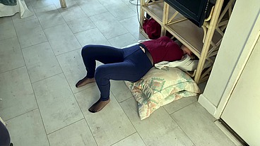 Stepmom gets stuck and has sex with her stepson