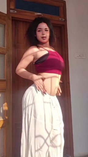 Bollywood GF showcases her hotness in a traditional outfit