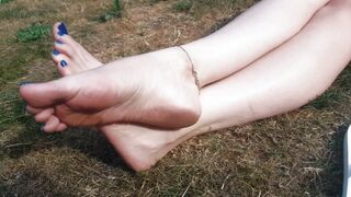 Candid Toes - Outside