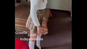 HERMOSA CHICA POSANDO PARA MOSTRAR SU BELLEZA DIGNA DE SER EMBARAZADA