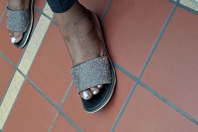 Working Lady Ebony With BBW Feet With Pink Toes