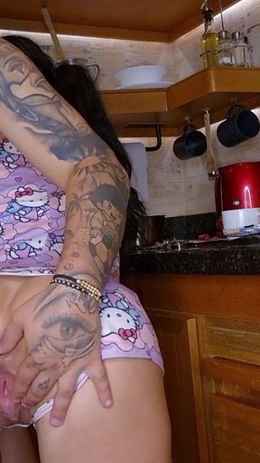 Real Newlywed Couple Fuck in in-laws' Kitchen