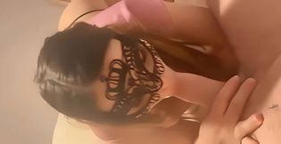 ma belle brune veut que je tape fort en elle