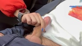 Girl gave handjob in car till he came