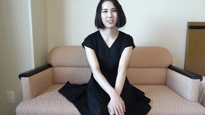 Secret meeting in broad daylight with a slender beautiful wife, anal development sex and creampie!