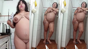 grávida exibindo seu corpo grande todo nu com nove meses de gestação