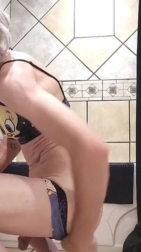 Sexyfilomena Plays with Herself While She Cleans Her Bathroom