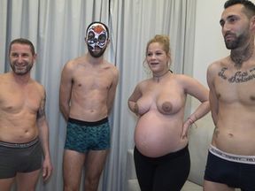 Aurora a punto de parir ya no puede follar pero sí sea apunta a una Ronda de Mamadas