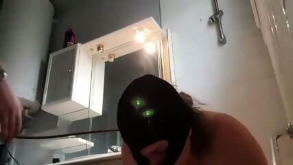 Esc Ve F Souillee Dans La Baignoire