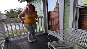 Ami Mercury pissing her yoga leggings after run