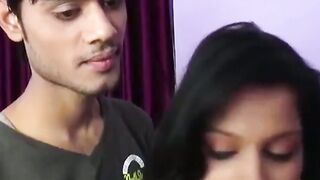 Girlfriend ke ghar par koi nhi Tha school boyfriend ne aake Pela First Time