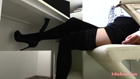 Horny and angry office girl apply a rude cum�to her new black cock !