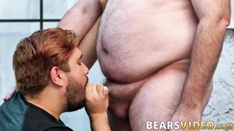 Chubby Alezgi Cage sucks Tony Marks and gets a facial