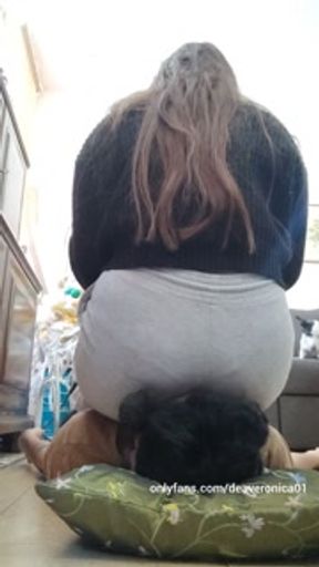 Fullweight facesitting under my sweatpants