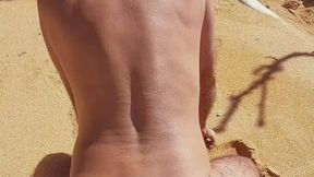 Ladysilva crossdress na praia de calcinha que bunda gostosa