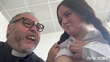 PutaLocura - Creampie del Padre Damián a mexicana en cosplay de colegiala