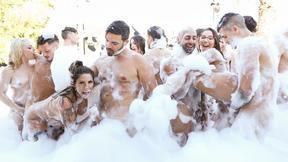 Rocco instructs newcomers in sexy outdoor groupsex lesson