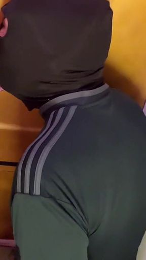 Gloryhole Volcano: Two Foreskin Vampires Drain Xxl Monster for 40-min Mega-eruption