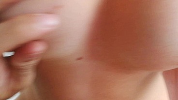 Rica mamada a lametazos con follada enseñando culo y corrida en sus tetas