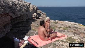 Spontaneous Fuck on the Side of the Road Hungry MILF Gives It Her All