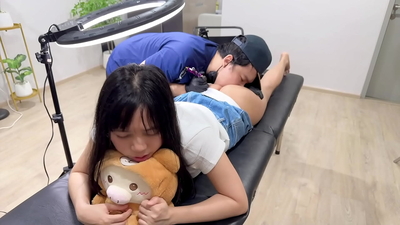 Cute babe seduce her tattoo artist while horny