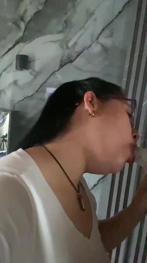 I can give a very good blowjob with my little mouth.