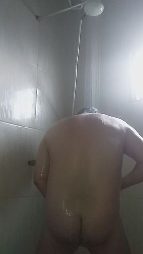 I Love to Show Your Ass Taking a Shower