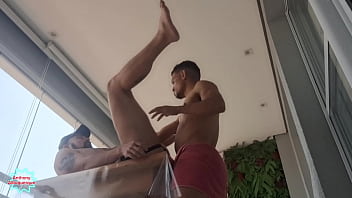 O s&iacute_ndico do condom&iacute_nio veio me da uma multa e me pegou s&oacute_ de toalha