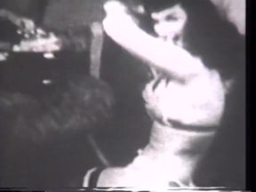 Hot sensual vintage show of sexy milf
