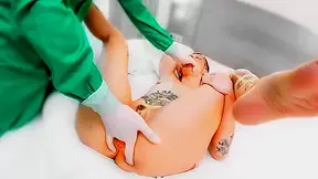 Alt Chick Wants Doctor's Fist - Medfetvr