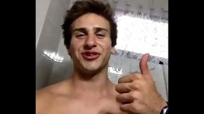 Lucas Gar&oacute_falo desnudo - Youtuber argentino