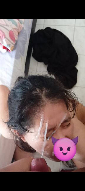 Squirting on Malay wife&#039;s face while she rides a dildo