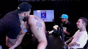 Loira safada sobe de 4 na mesa e tem a buceta chupada - Casal DNA (WATCH ON: SHEER/RED)