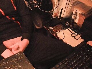 Hides in Garage to Wank & Shoot Load W/Ball Ring