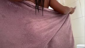 Eu ganhei uma gorjeta s&oacute_ pra mim espiar tomar banho