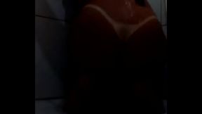 Fui inaugurar o banheiro novo de casa e n&atilde_o resisti, tive que brincar gostoso para voc&ecirc_s.