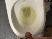 JordiStardust urinating and strokes his big dick