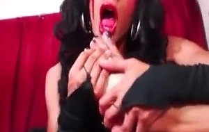 Sexy tranny shows her feet