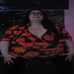 SSBBW MORNING STRIP TEASE ON OFFICE CHAIR