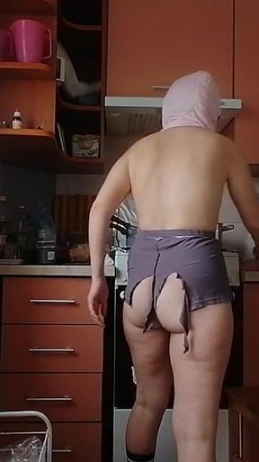 Amateur Wife Prepares Food Naked in the Kitchen