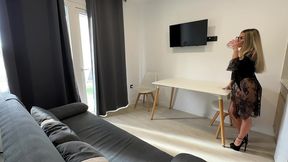 pomeriggio bollente: l amico del coinquilino suona alla porta