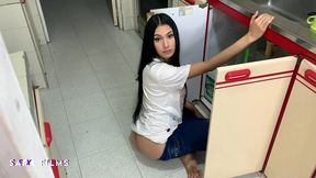 ambar prada shows her beautiful ass cleaning the kitchen
