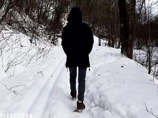 Amateur angel dreaming about quick screw and deepthroat oral pleasure in public park in freezing winter cold
