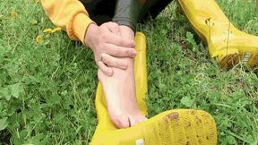 Turned my leg in the garden WMV