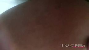 luna oliveira levando no cuzinho e leitinho nos peitos.